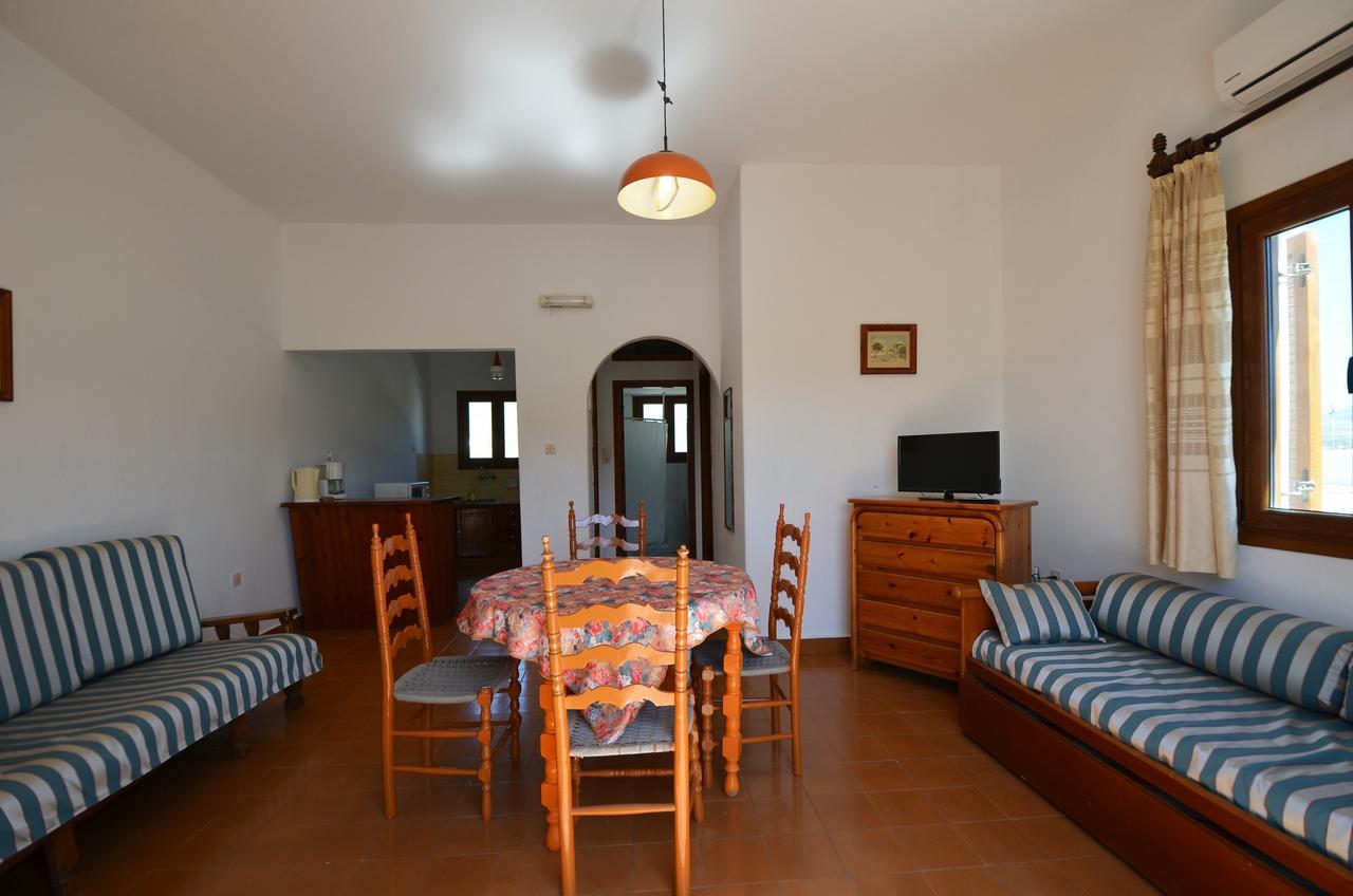 אורנוס Madoupa Beach Apartments מראה חיצוני תמונה